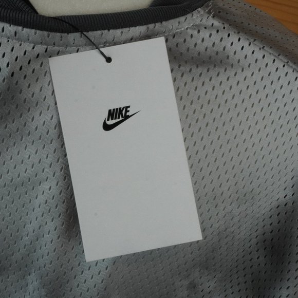 Nike NWT‎ Gray Mesh Top Size Large - Picture 6 of 7